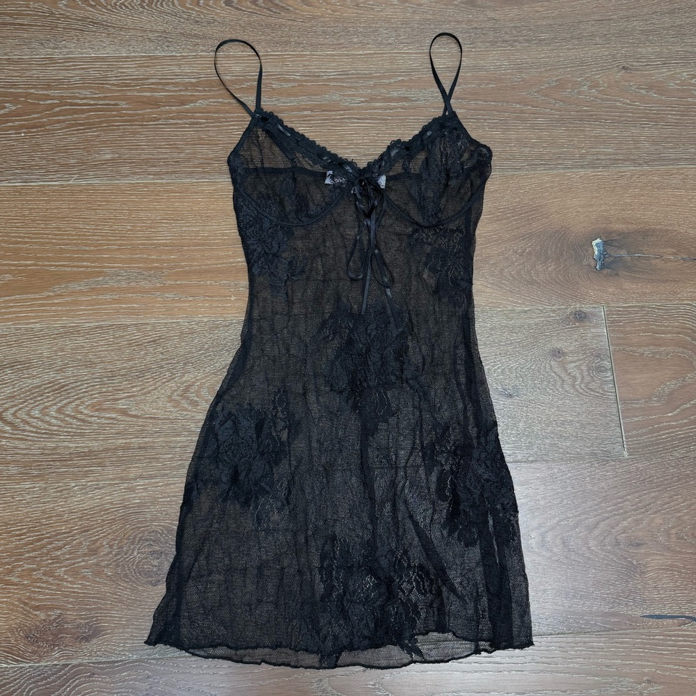 Elegant Black Lace Chemise
